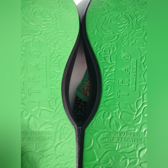 TRAQ by Algeria Dream Knit Sandals Sz 38 US 8 - Picture 9 of 10